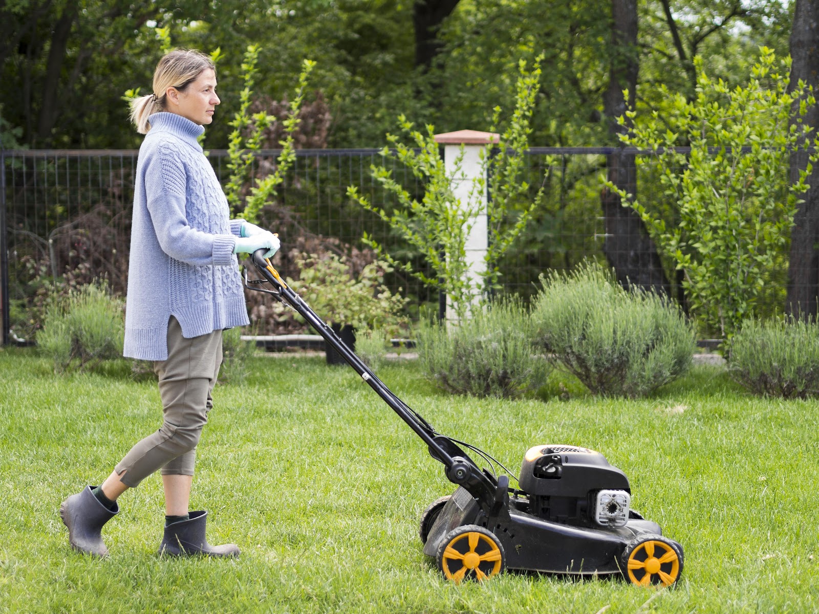 O segredo para jardins impecáveis: aparadores de grama modernos