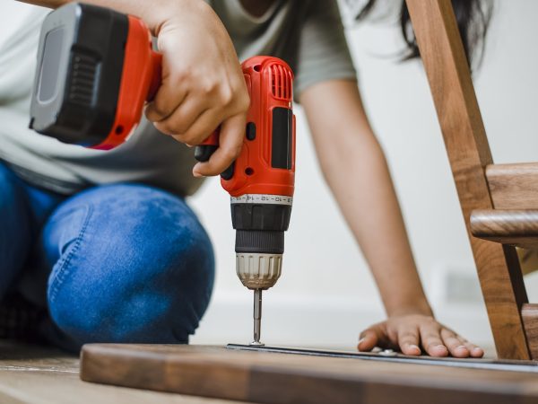 Como uma Furadeira Parafusadeira pode facilitar seu trabalho?