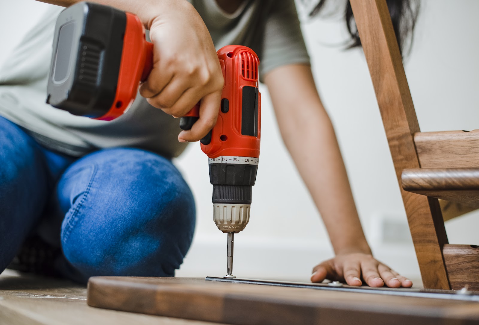 Como uma Furadeira Parafusadeira pode facilitar seu trabalho?