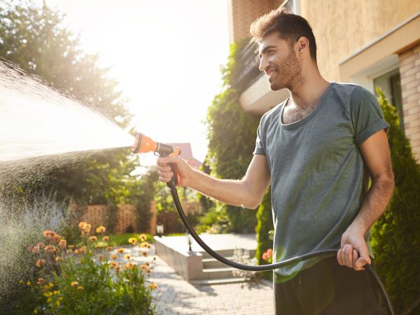 A praticidade da Mangueira Antitorção para seu Jardim