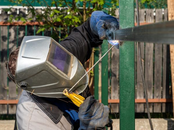 Essenciais para a Solda: Antirrespingo, Alicate e Pistola