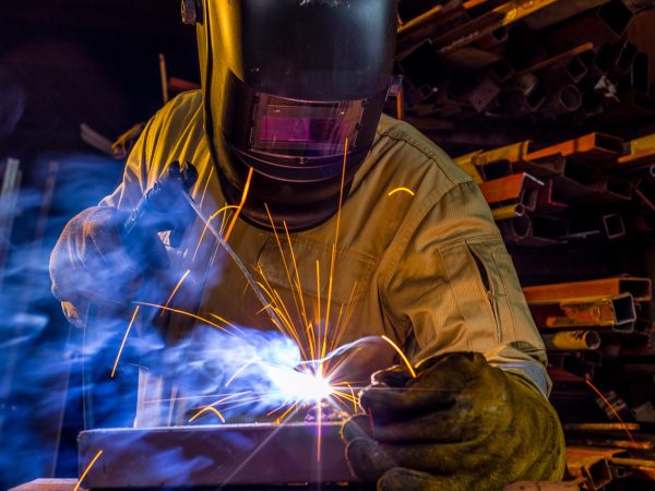 Segurança na solda: óculos e máscara ideal