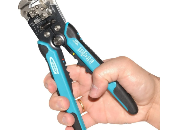 Alicates: Por que o Crimpador e o Desencapador são essenciais em qualquer caixa de ferramentas